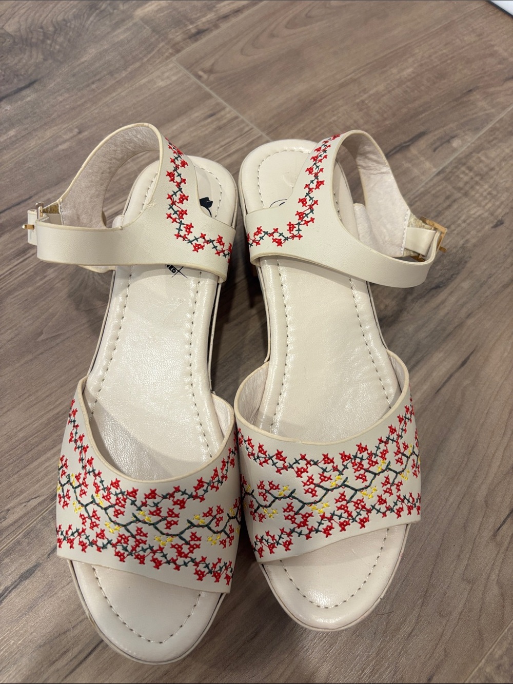 Retro Wooden Embroidered Flower Heels Dancing Days Retro Modcloth US 6.5 - Picture 14 of 14